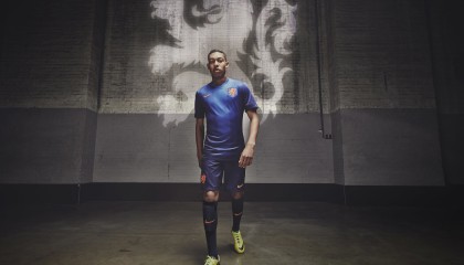 开云下载网址-法甲球迷文化日益繁荣，现场氛围火爆，球迷网法甲